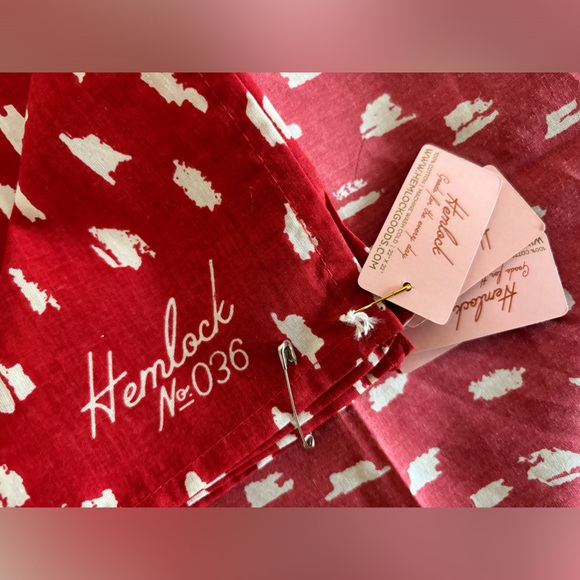 Hemlock napkins red and white set of 4 - Picture 2 of 4